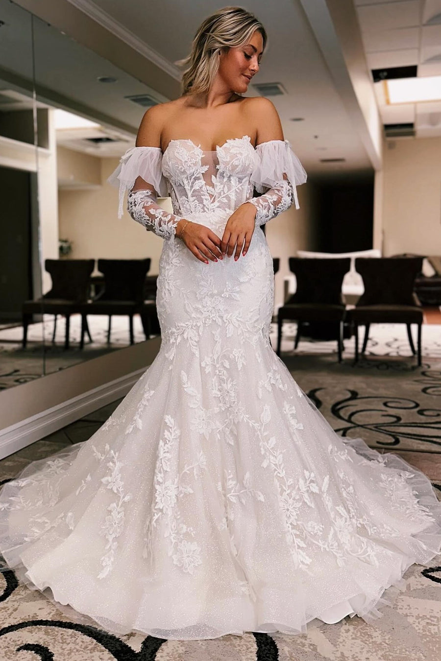 White Floral Lace Sweetheart Trumpet Wedding Dress with Detachable Sleeves