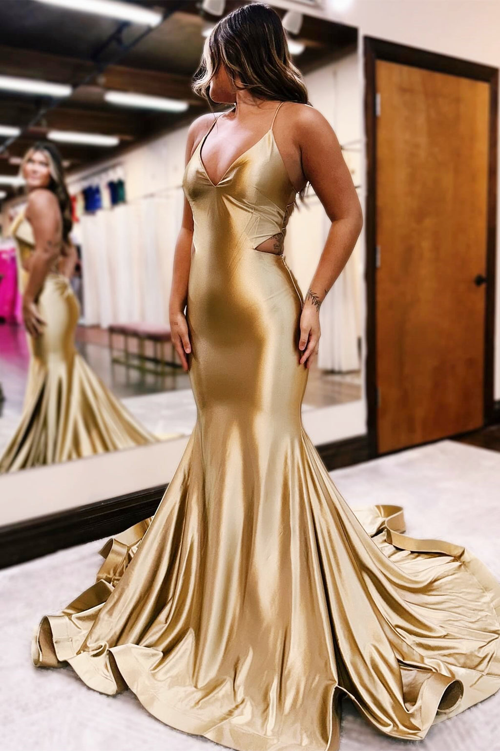 Red Appliques V-Neck Lace-Up Trumpet Long Prom Dress Y5955