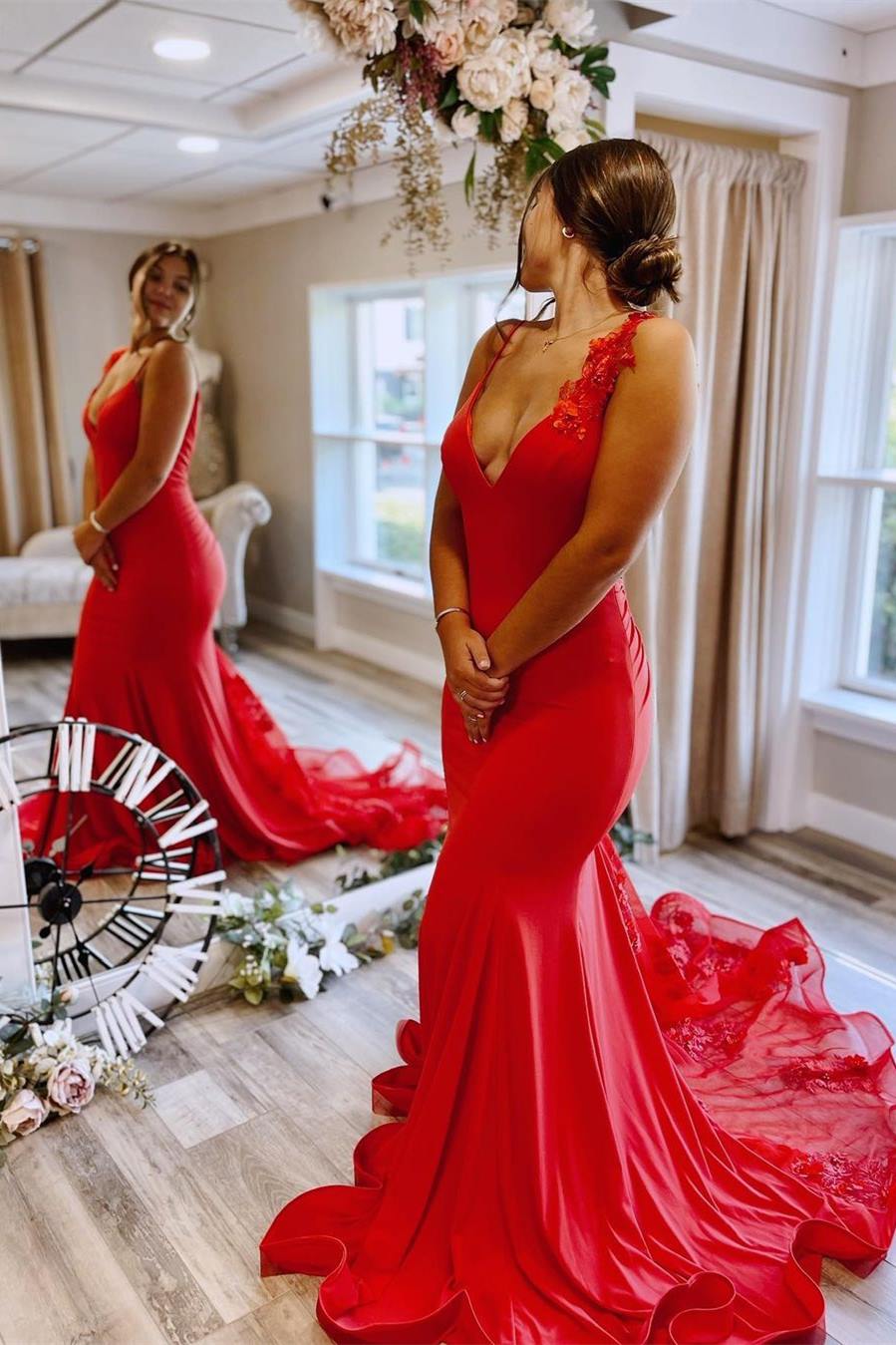 Gorgeous Trumpet Red Formal Dress with V Cut Back