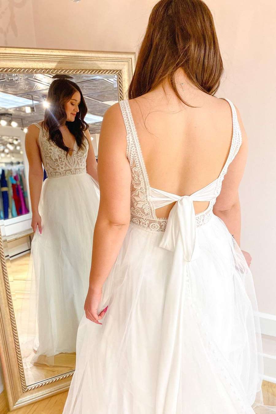 White Lace V-Neck Backless A-Line Tulle Bridal Gown