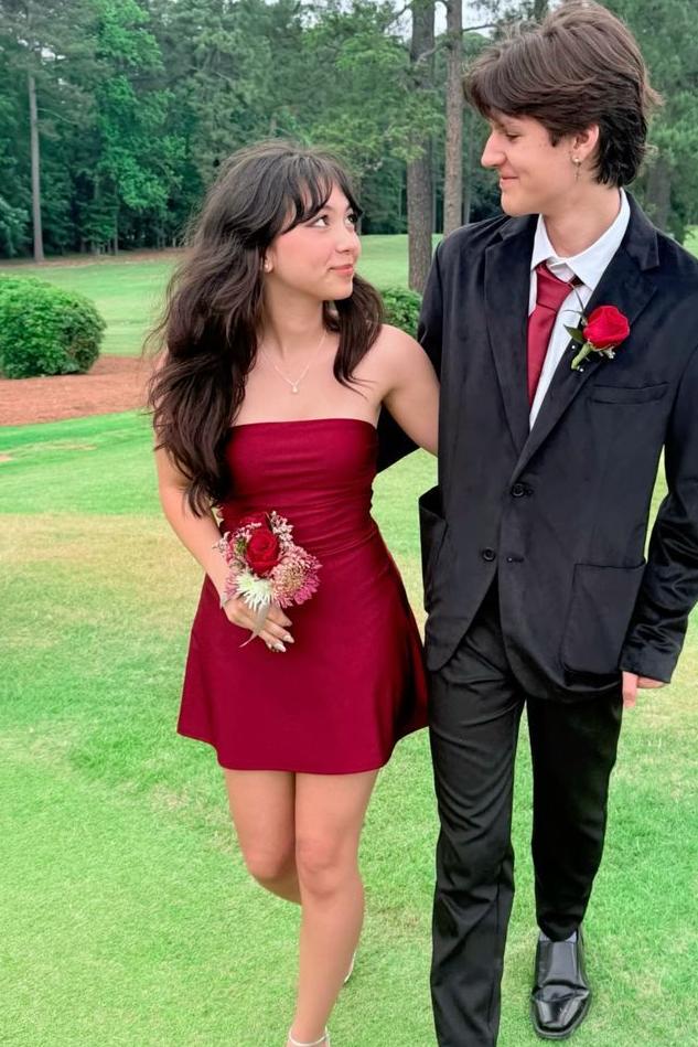Chic A-Line Strapless Scoop Neck Pleats Satin Short Homecoming Dress