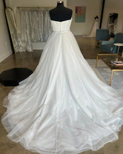 White Sweetheart A-Line Tulle Long Wedding Dress