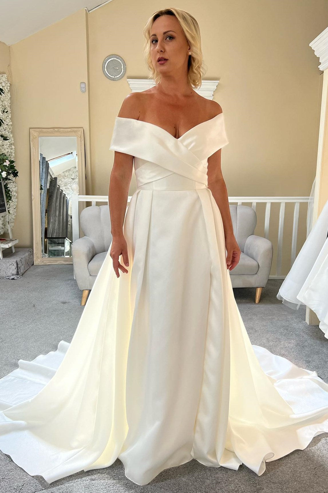 White Off-the-Shoulder Long Bridal Gown with Slit