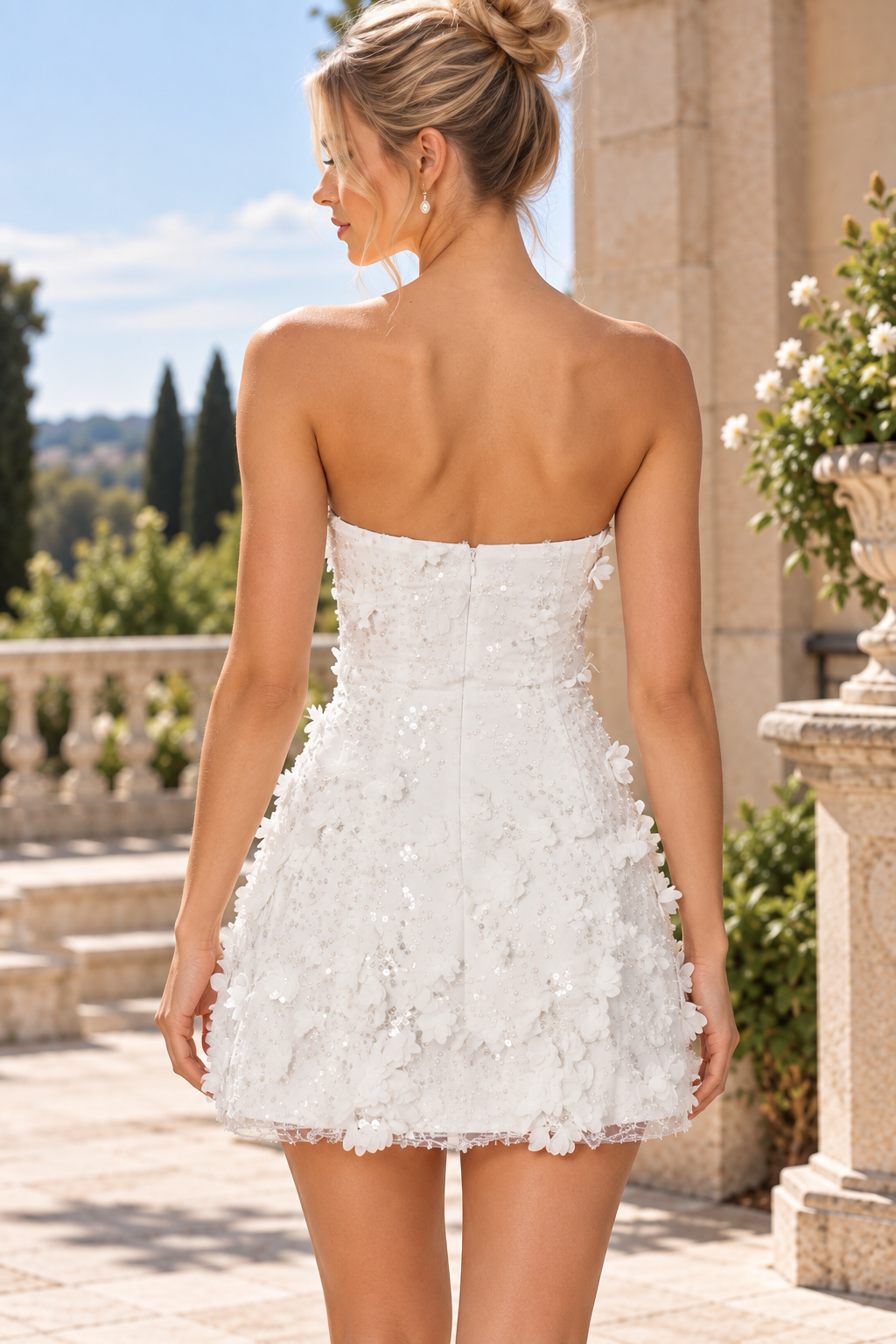 White Strapless Sweetheart A-Line Appliques Short Homecoming Dress with Sequins