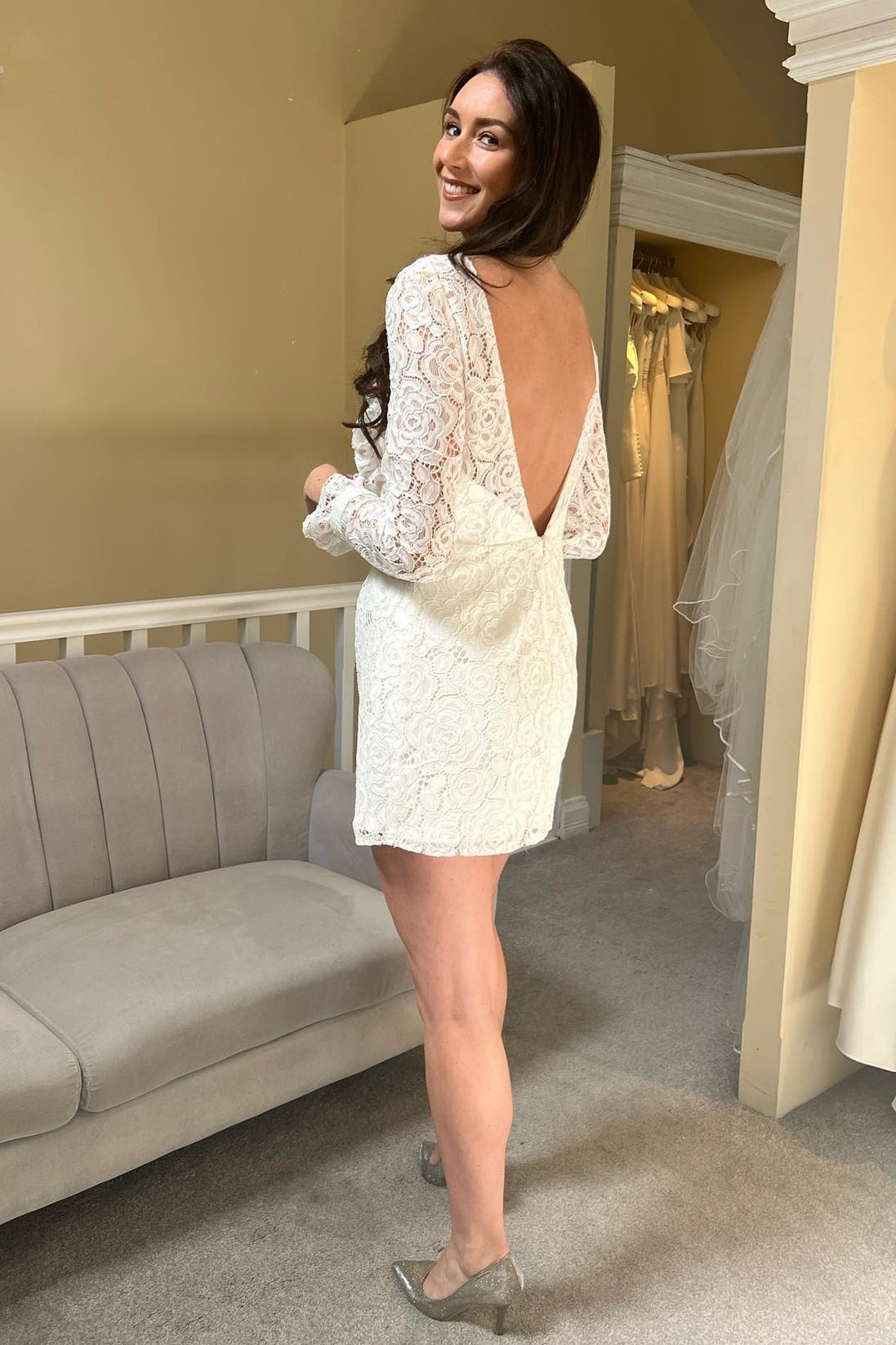 Ivory Lace Backless Short Hen Party Dress with Long Sleeves