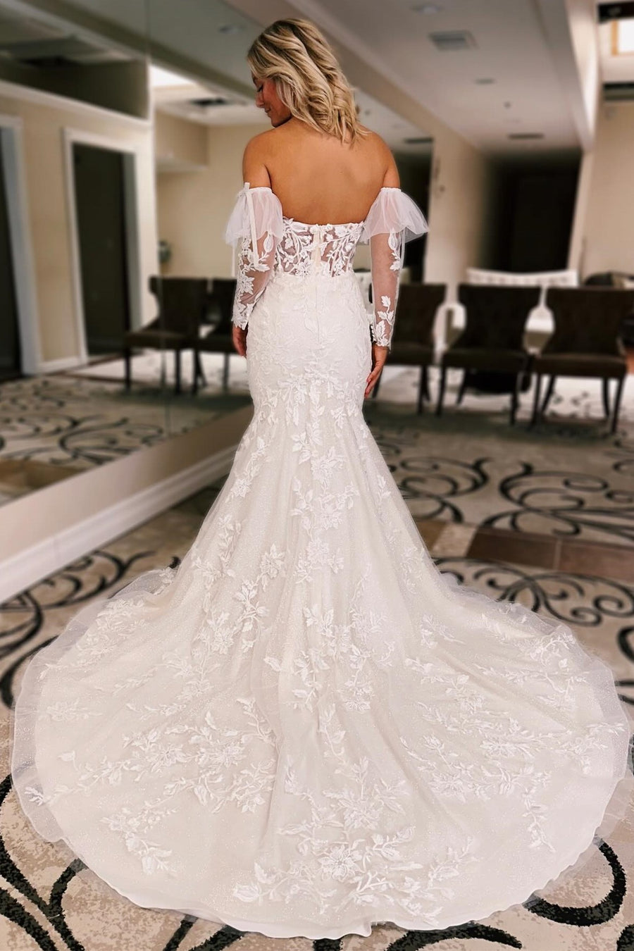 White Floral Lace Sweetheart Trumpet Wedding Dress with Detachable Sleeves