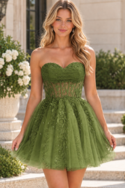 A-Line Strapless Empire-Waist Sweetheart Tulle Short Homecoming Dress with Lace Appliques