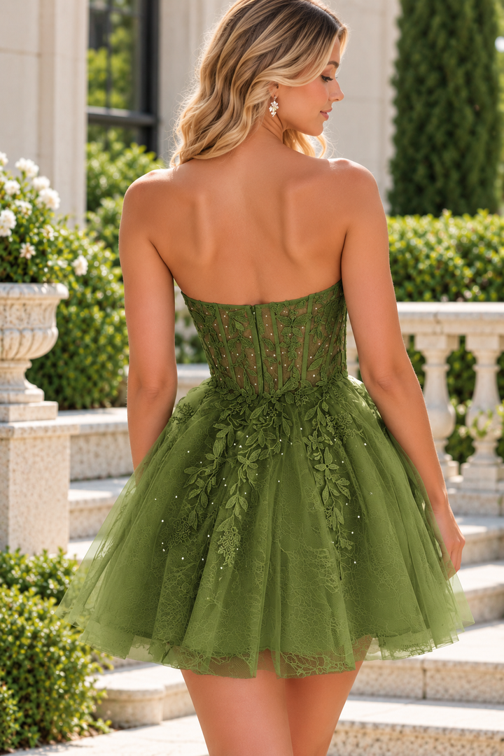 A-Line Strapless Empire-Waist Sweetheart Tulle Short Homecoming Dress with Lace Appliques