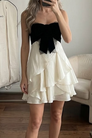 A-Line Strapless Sweetheart Bow Ruffles Chiffon Short Homecoming Dress