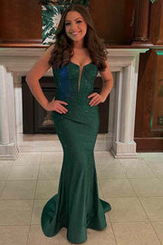 Green Spaghetti Straps V-Neck Rhinestone Mermaid Long Prom Dress