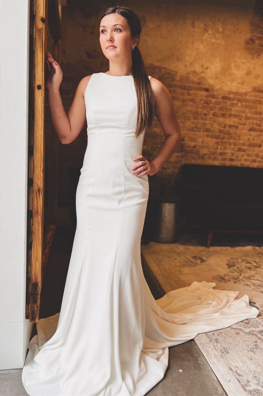 White Bateau Cutout Back Trumpet Long Wedding Dress – Modsele