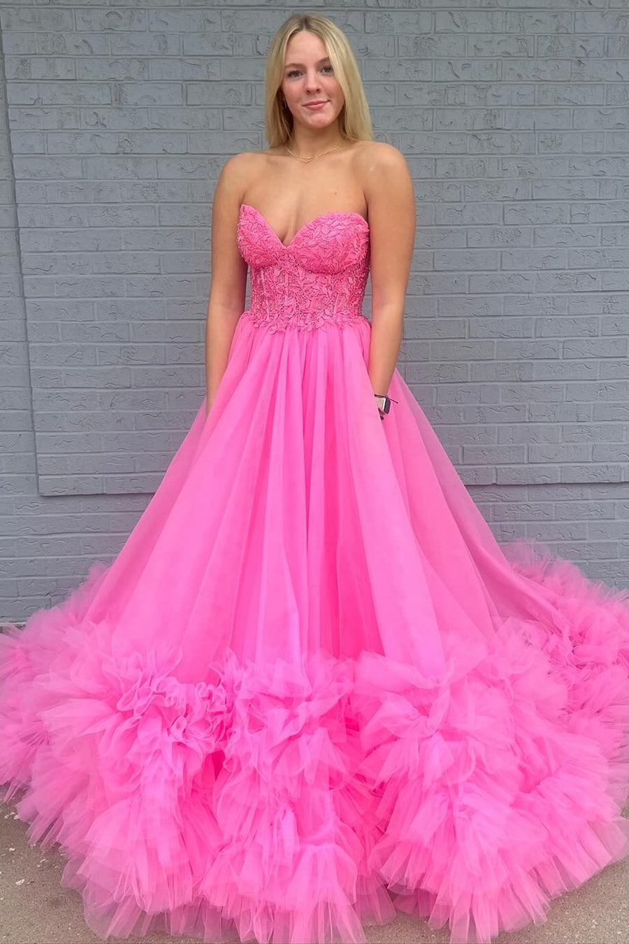 Red Tulle Appliques Sweetheart Ruffle Long Prom Dress