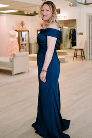 Off-the-Shoulder Navy Blue Mother's Gown with Appliques