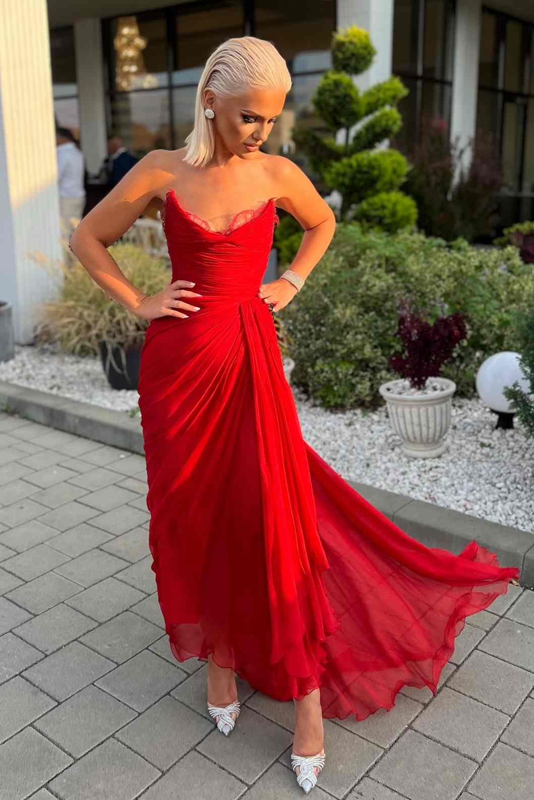 Red Strapless V-Neck Ruched Chiffon Sleeveless Long Formal Gown