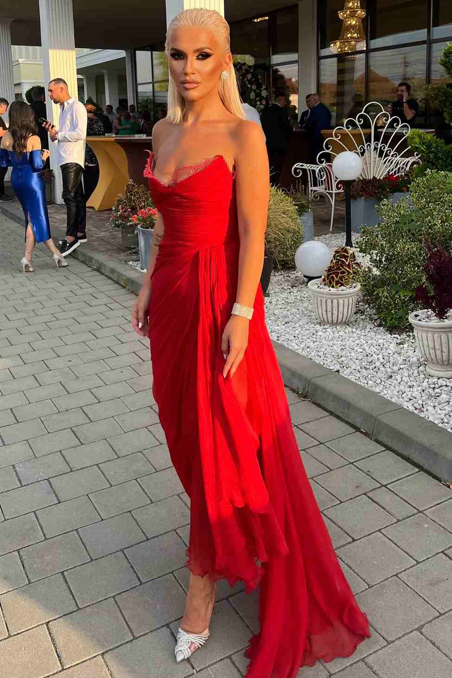 Red Strapless V-Neck Ruched Chiffon Sleeveless Long Formal Gown