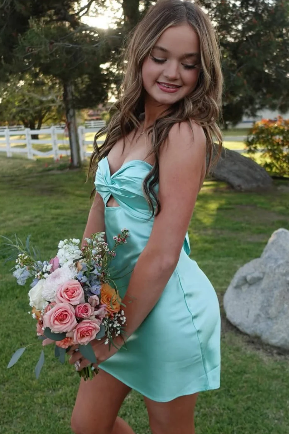 Chic Strapless Keyhole Satin Sleeveless Backless Short Homecoming Dress