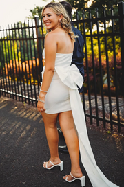 Elegant Strapless Sweetheart with Big Bow Satin Short Homecoming Dress