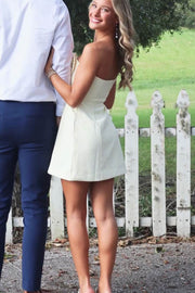 Cute Strapless 3D Flower Sleeveless Sheath Short Homecoming Dress