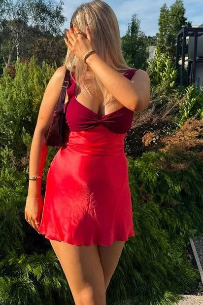 Chic Black&White Straps V-Neck Satin Sleeveless Mini Homecoming Party Dress