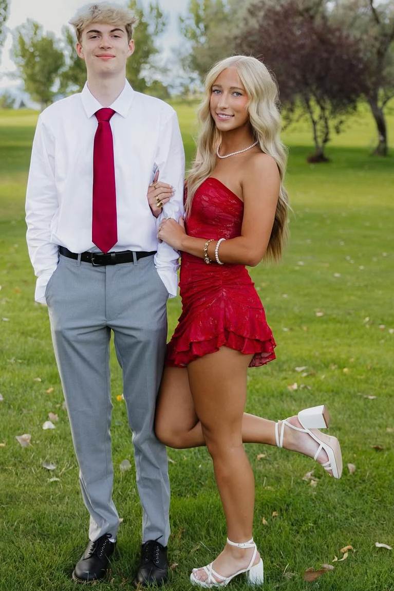 Red Strapless Sweetheart Lace Sleeveless Mini Party Homecoming Dress