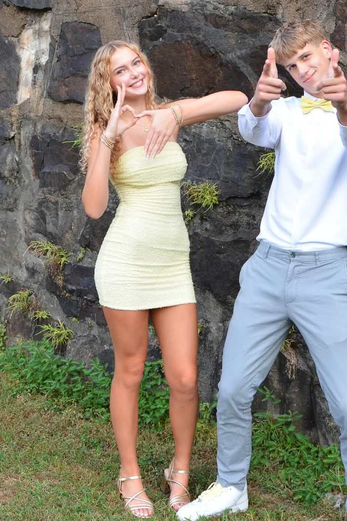 Cute Strapless Pleats Tight Glitter Sleeveless Party Homecoming Dress