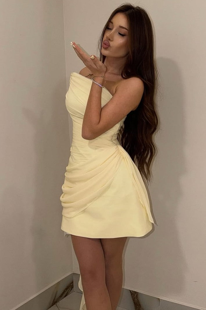 Yellow Strapless Pleats Slanted Collar Sleeveless Short Homecoming Dress