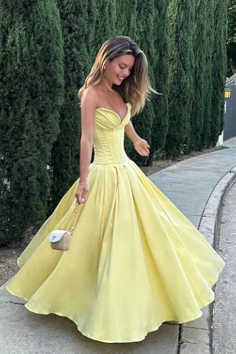 Yellow Strapless V-Neck Satin Pleated Sleeveless Formal Prom Dress