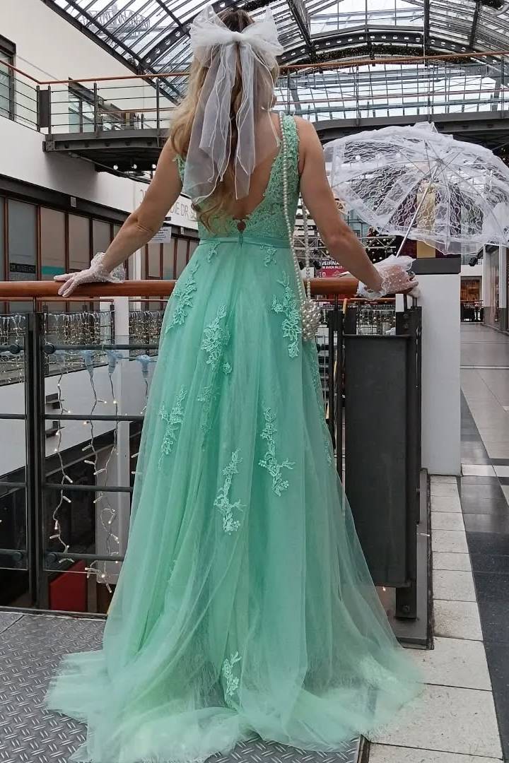 Mint A-Line Scoop Neck Lace Appliques Long Formal Prom Dress