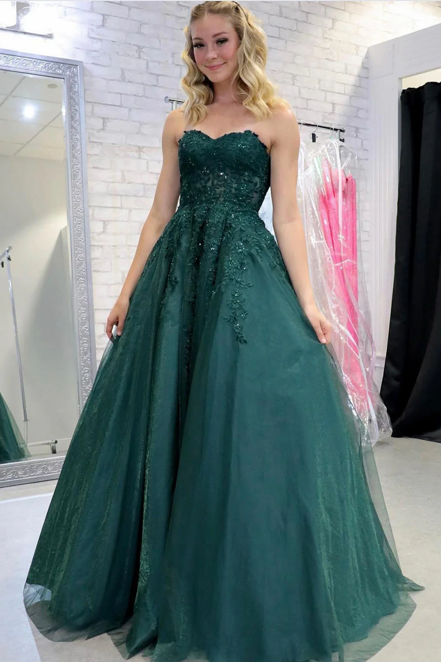 Green A-Line Strapless Sweetheart Appliques Tulle Long Prom Dress