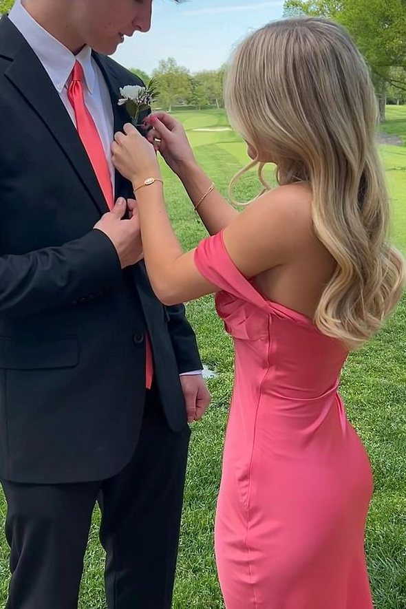 Classy Pink Off-Shoulder Satin Pleats Sheath Long Prom Formal Dress