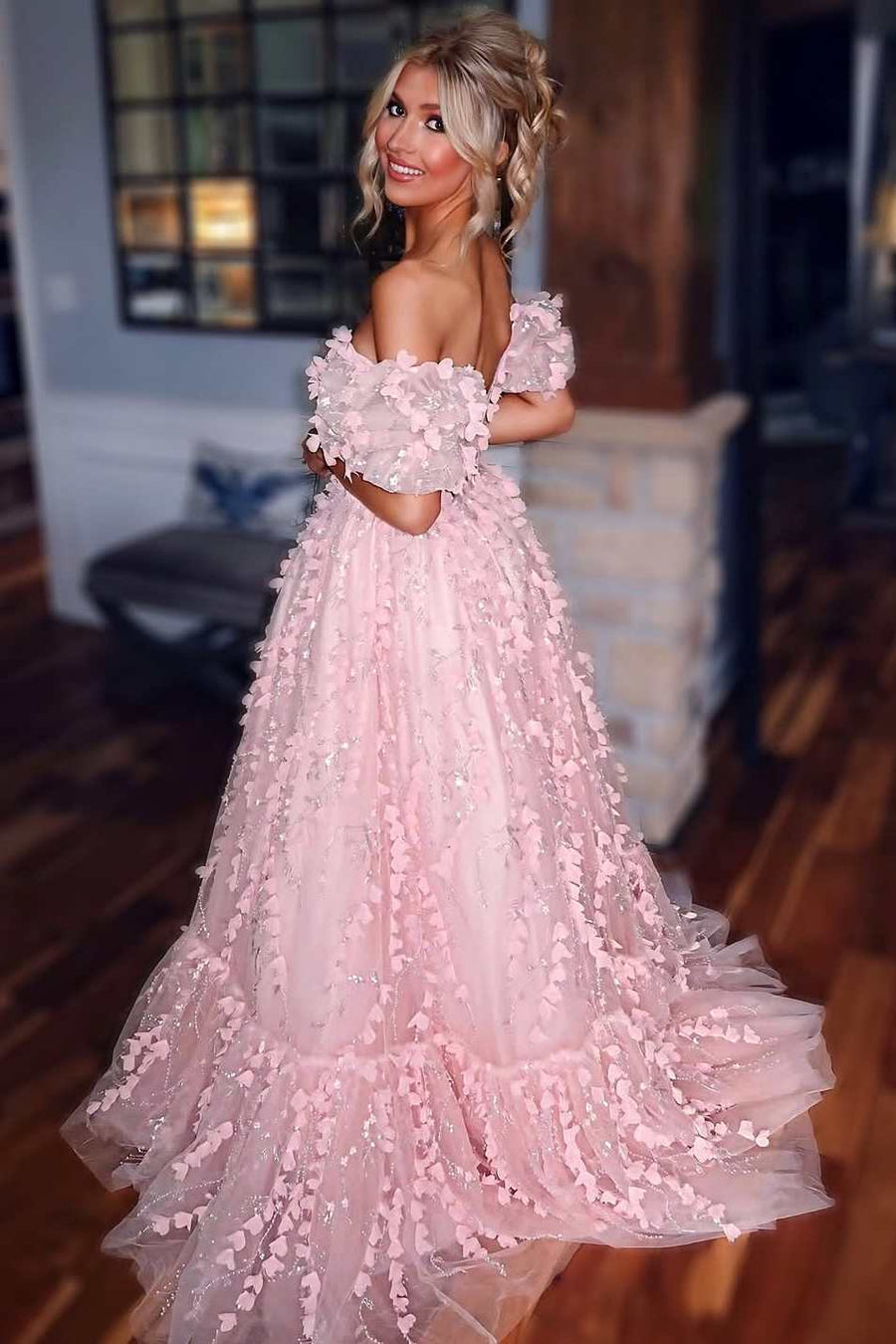 Stunning Off-Shoulder A-Line Lace Appliques Empire-Waist Long Prom Dress