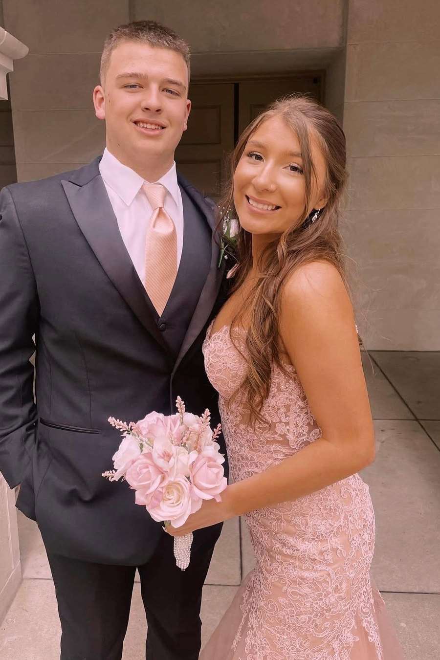 Pink Lace Appliques Strapless Sleeveless Mermaid Tulle Prom Dress