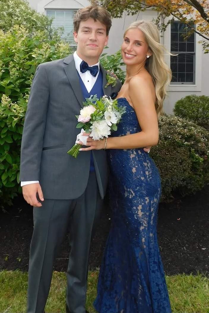 Strapless V-Neck Lace Appliques Sleeveless Mermaid Long Prom Dress