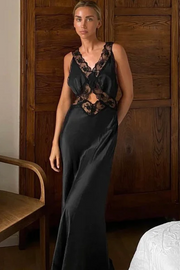 Black V-Neck Straps Lace Appliques Pleats Sleeveless Long Prom Party Dress