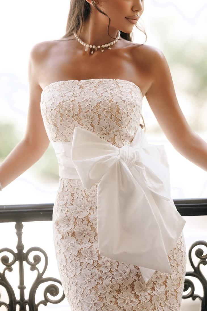 Exquisite White Strapless Sleeveless Lace Long Prom Dress with Big Bow