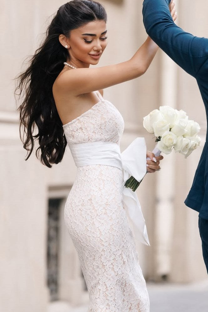 Exquisite White Strapless Sleeveless Lace Long Prom Dress with Big Bow