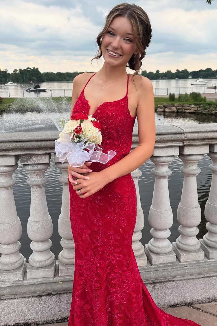 Red Spaghetti Straps V-Neck Lace Appliques Mermaid Prom Dress