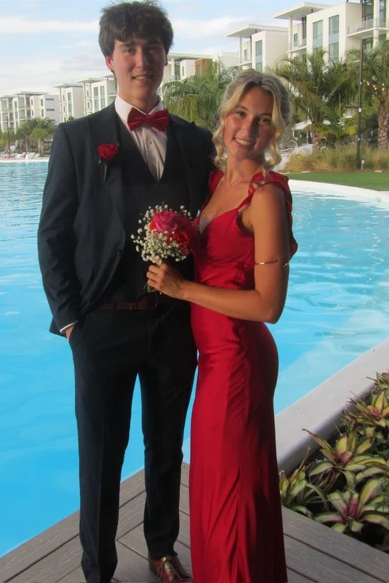 Red Elegant Straps V-Neck Sleeveless Backless Satin Long Prom Dress