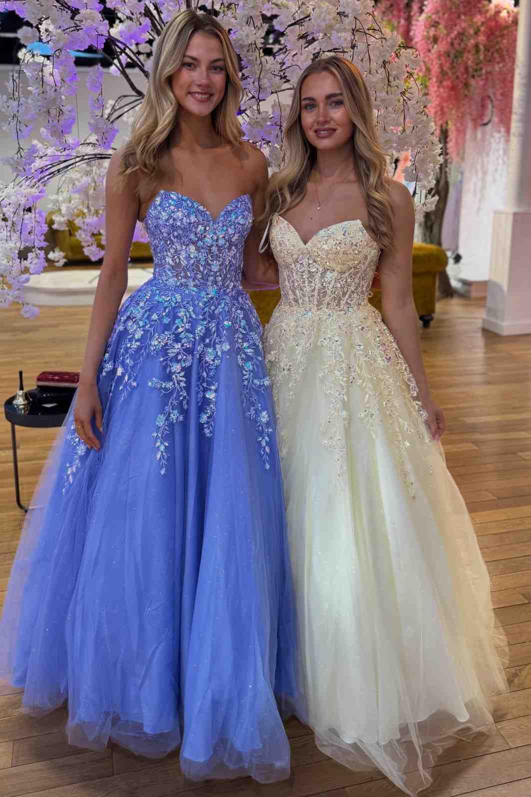 Stunning A-Line Strapless Empire-Waist V-Neck Appliques Tulle Prom Dress