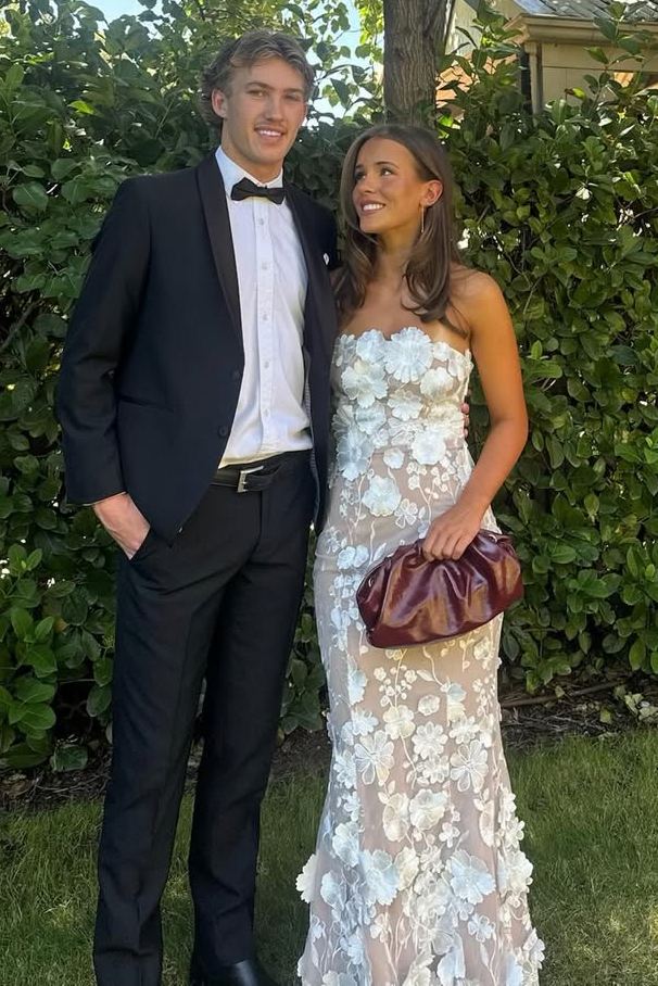 Exquisite Strapless Flower Appliques Sleeveless Lace Prom Dress