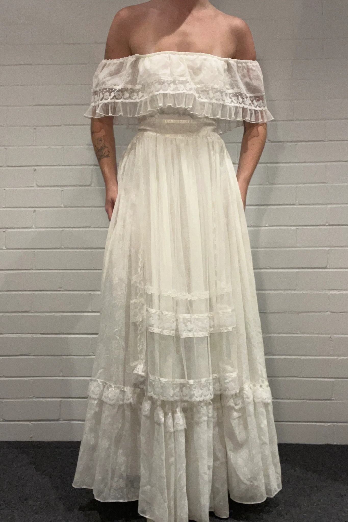 Vintage Off-Shoulder A-Line Empire-Waist Elegant Lace Long Prom Dress