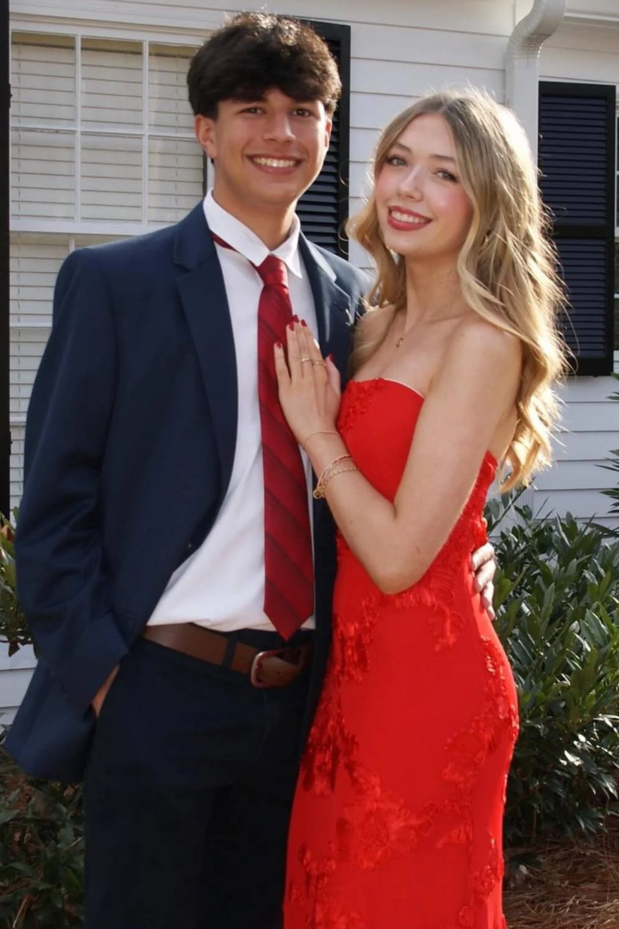 Red Strapless Scoop Neck Appliques Sleeveless Mermaid Long Prom Dress