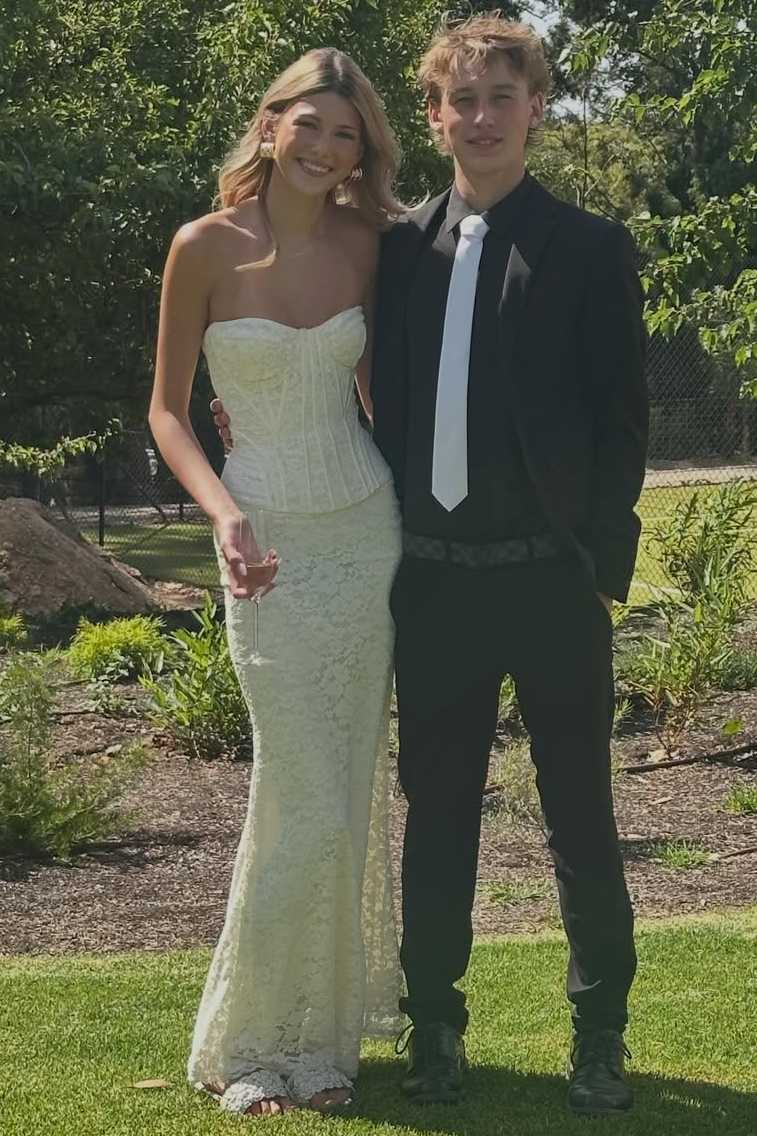 Yellow Strapless Sweetheart Lace Sleeveless Fitted Prom Evening Dress