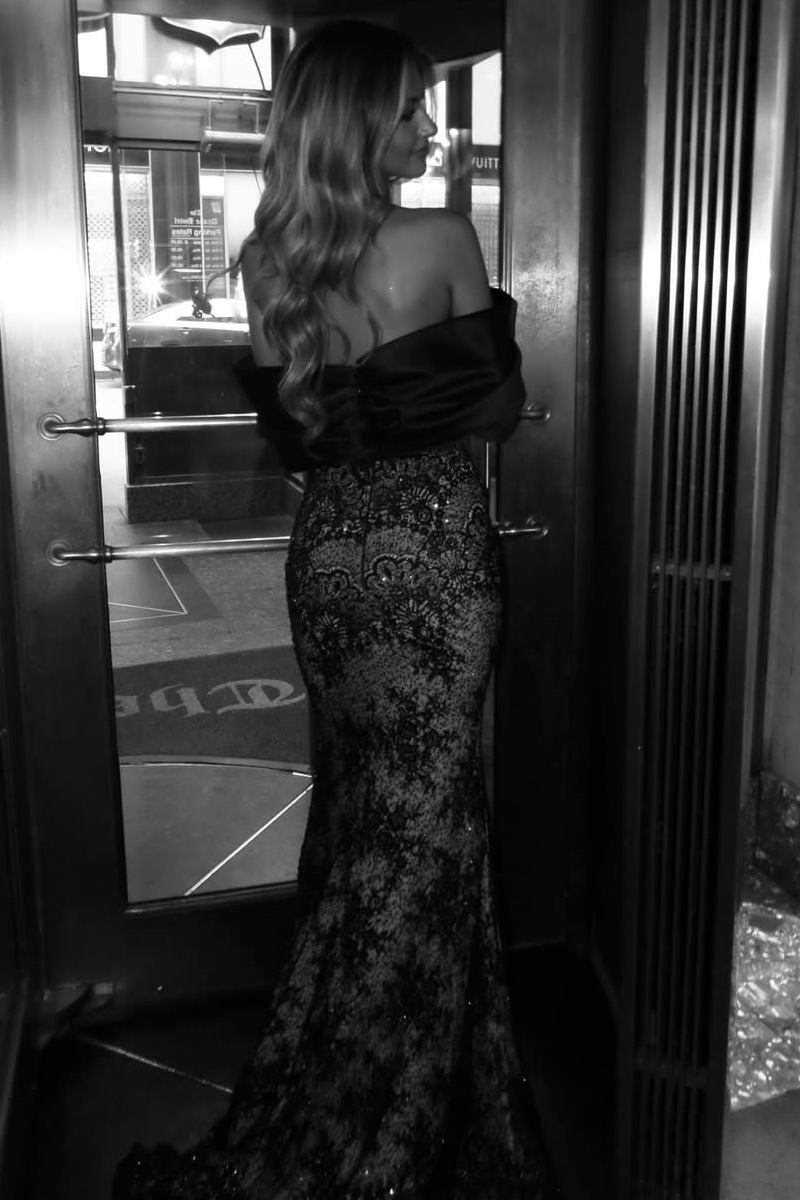 Off-Shoulder Black Appliques Mermaid Lace Long Prom Dress