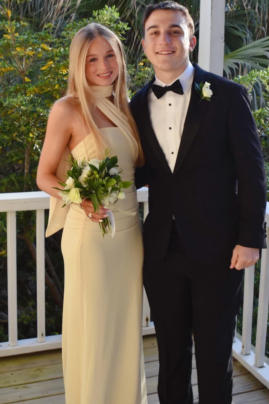 Yellow Halter Pleats Sleeveless Sheath Satin Formal Prom Dress