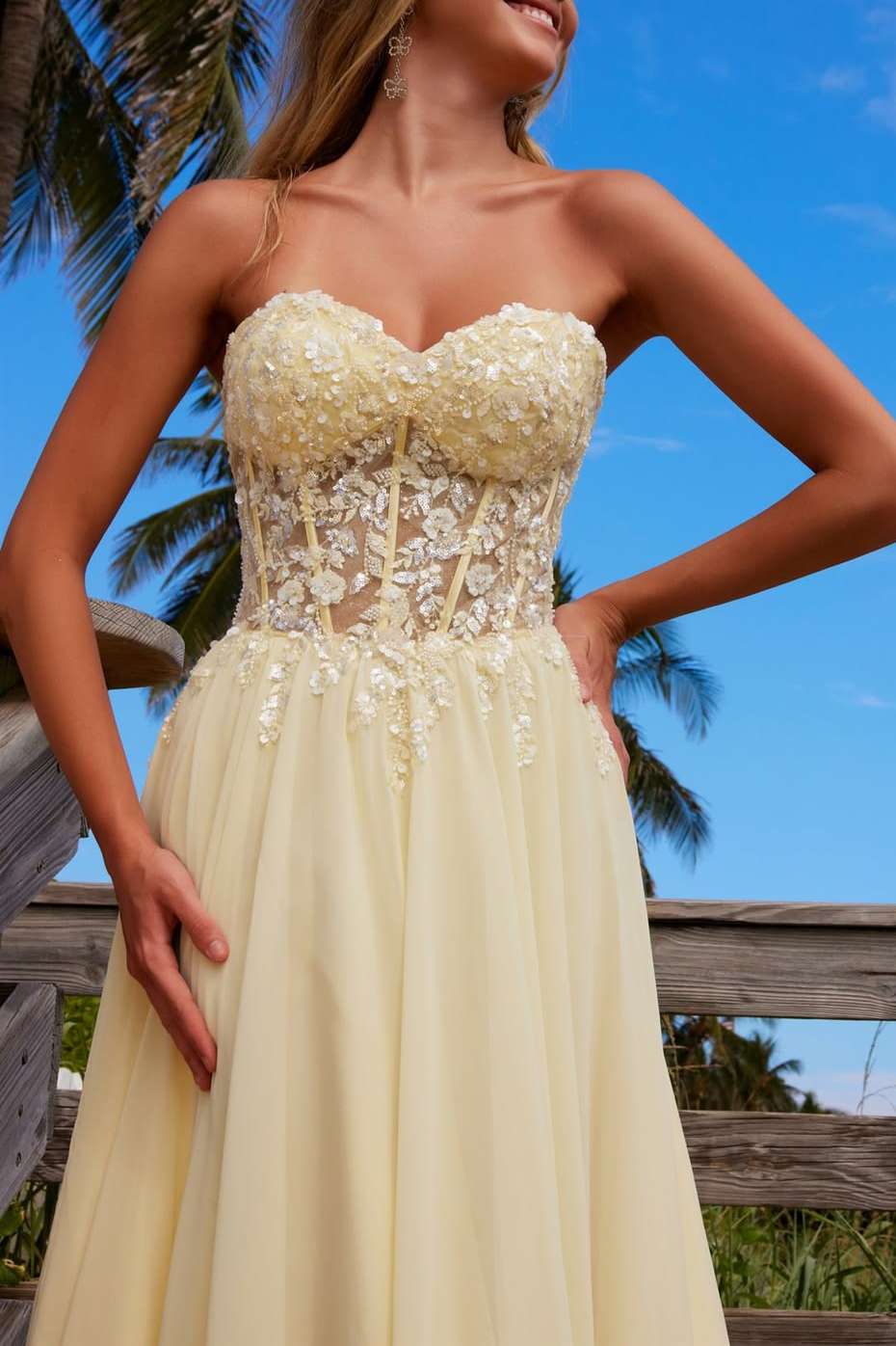 A-Line Strapless Empire-Waist Sweetheart Chiffon Prom Dress with Appliques