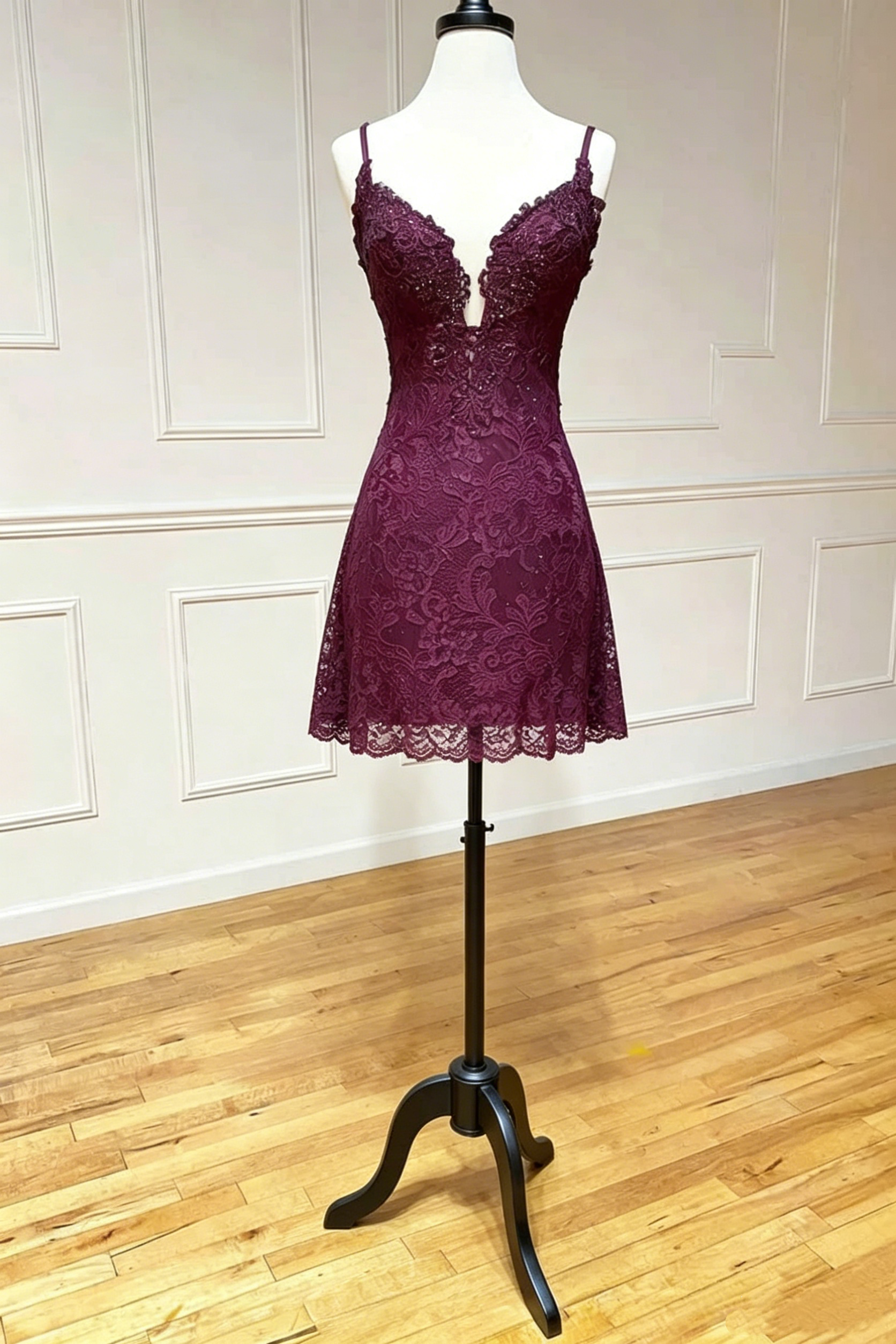 Modest Grape Spaghetti Straps A-Line Lace Appliques Short Homecoming Dress