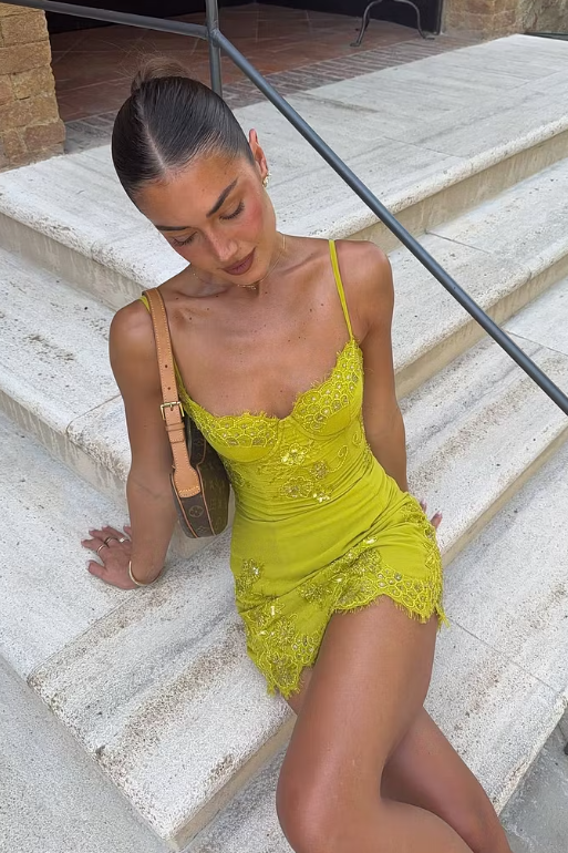 Modest Spaghetti Straps V-Neck Appliques Mini Homecoming Party Dress