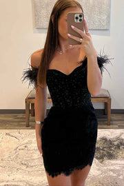 Black Lace Sweetheart Feathers Short Homecoming Dress