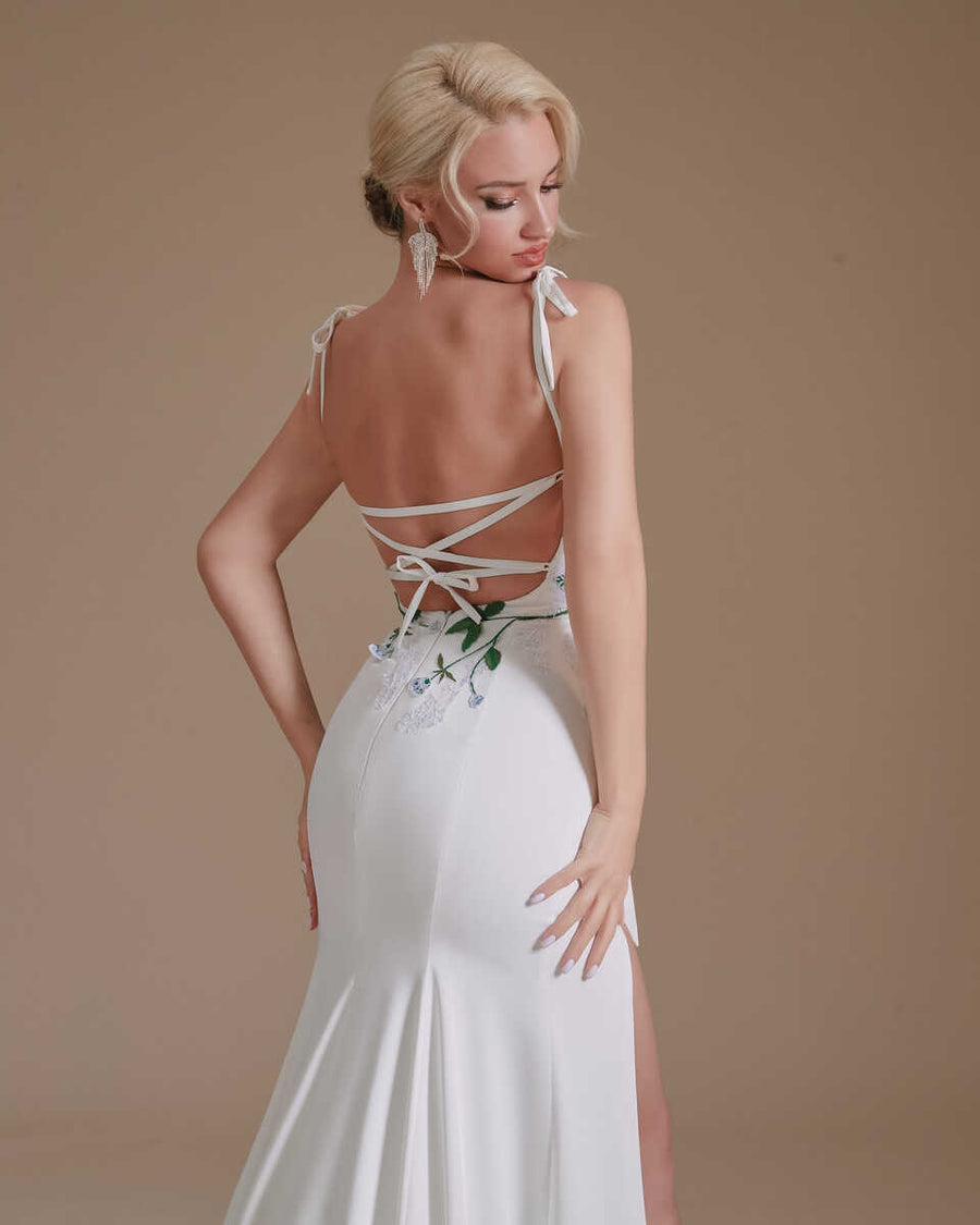 White Straps Appliques Backless Sheath Bridal Gown with Slit